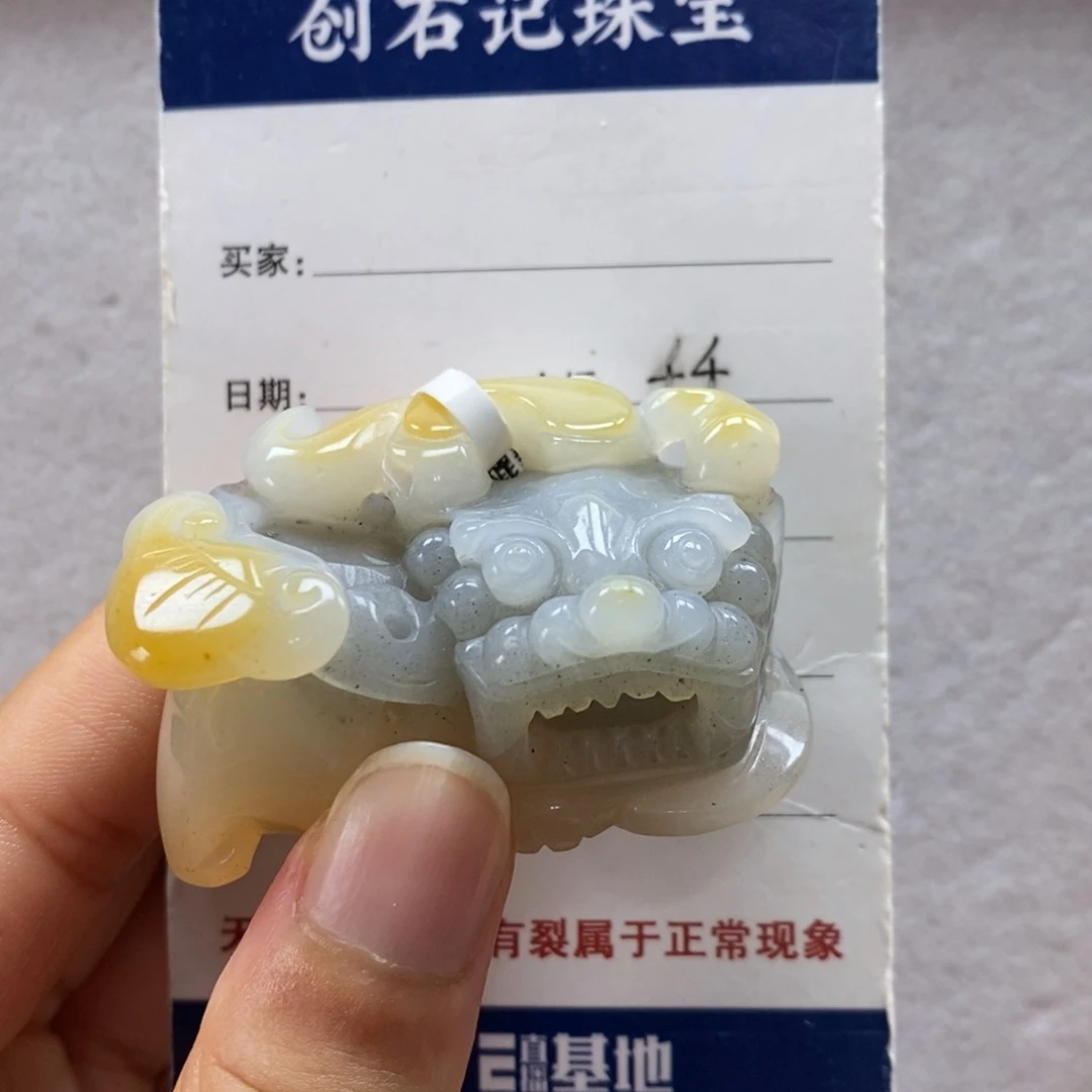 石英质玉（黄龙玉）未镶嵌颈饰