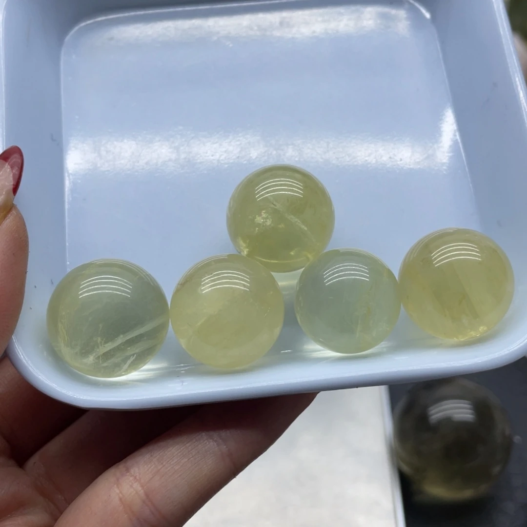 水晶65未镶嵌小*子黄水晶球