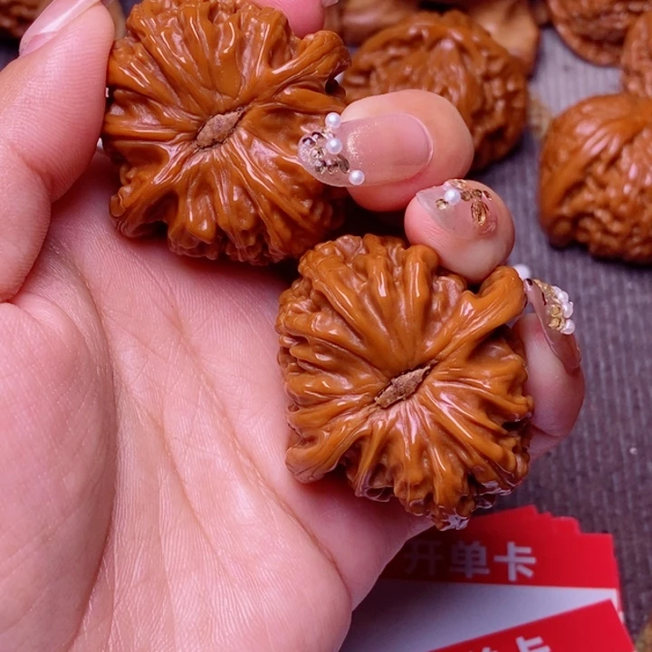 文玩核桃把件白狮子狮子头