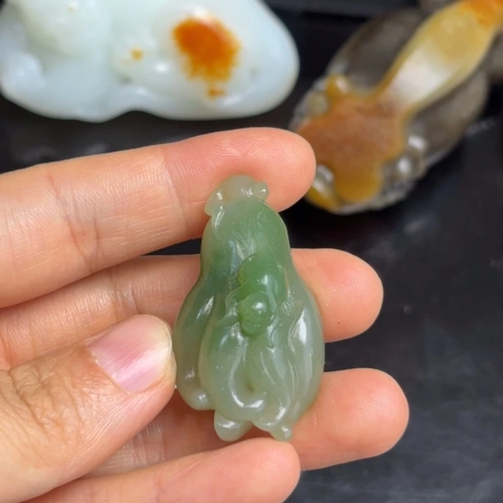 颈饰未镶嵌和田玉（白玉）