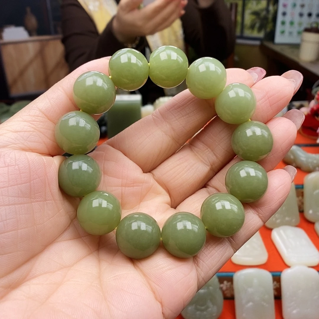 颈饰未镶嵌和田玉陌****，
