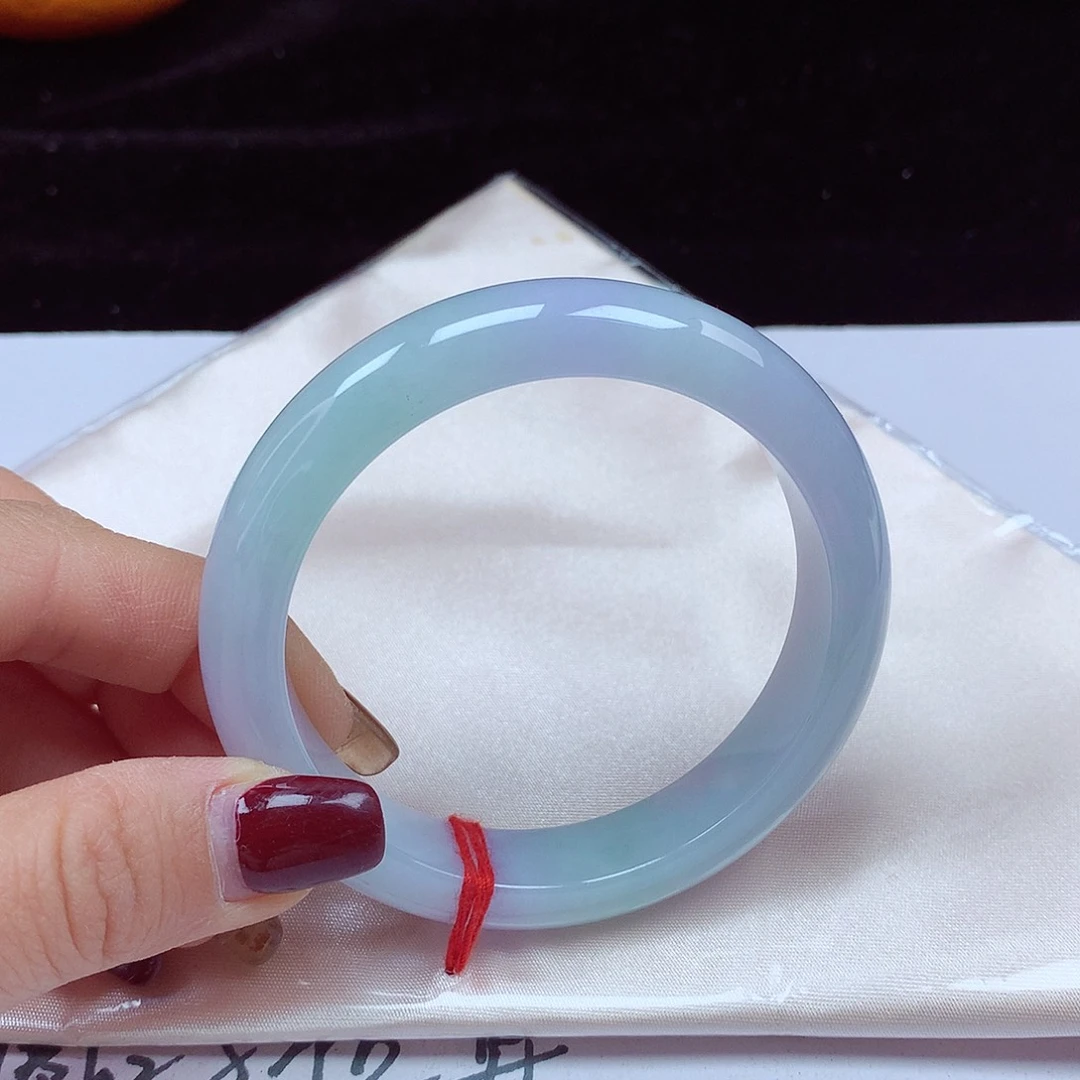 翡翠手镯未镶嵌翡翠