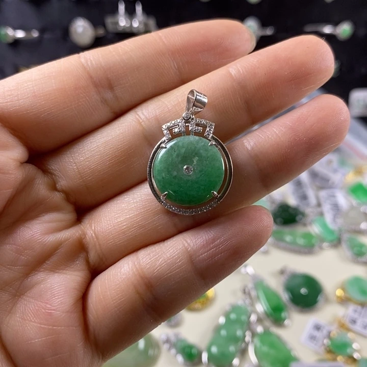 翡翠未镶嵌颈饰颈饰未镶嵌翡翠