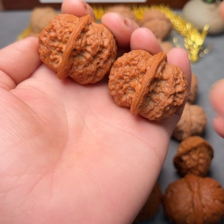 大叶紫檀（黑酸枝木类）血麒麟狮子头