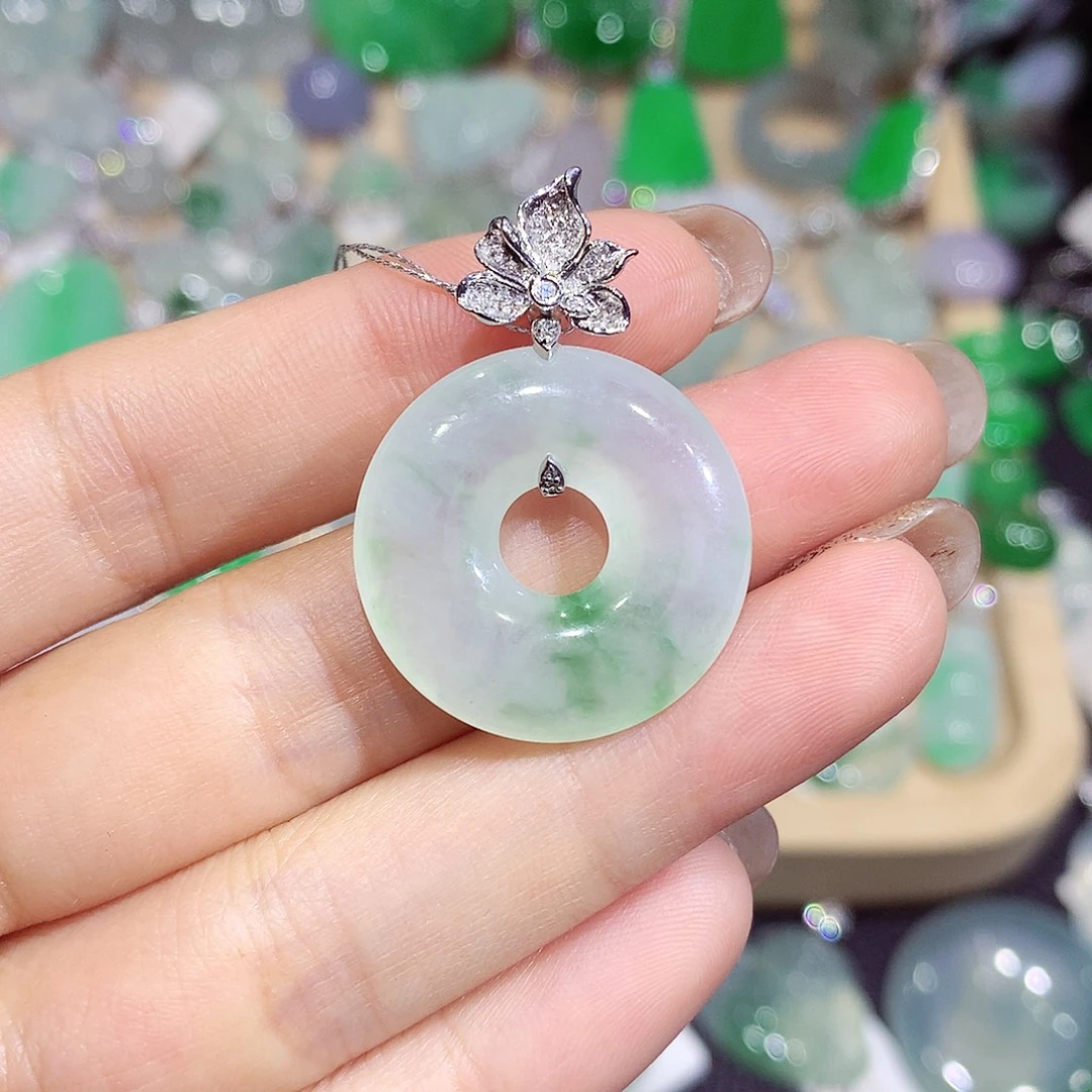 翡翠18K金镶嵌颈饰甜甜圈