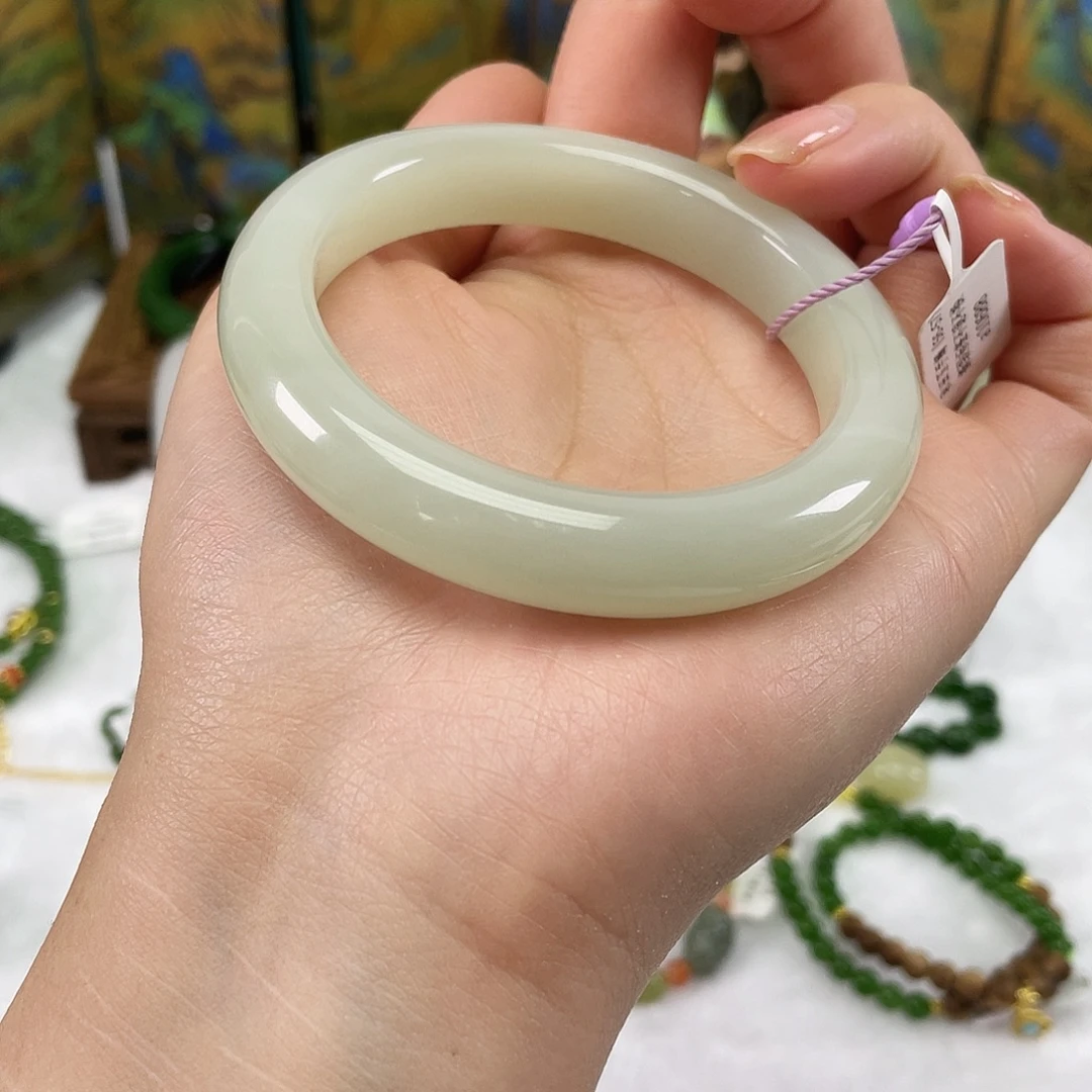 和田玉未镶嵌手镯