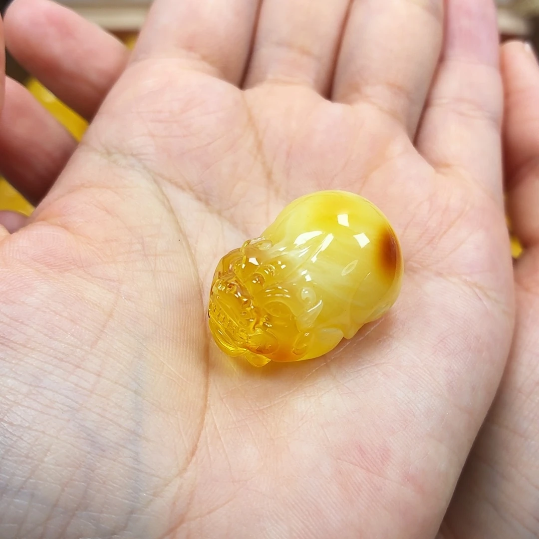 蜜蜡未镶嵌颈饰焦皮妖花貔貅