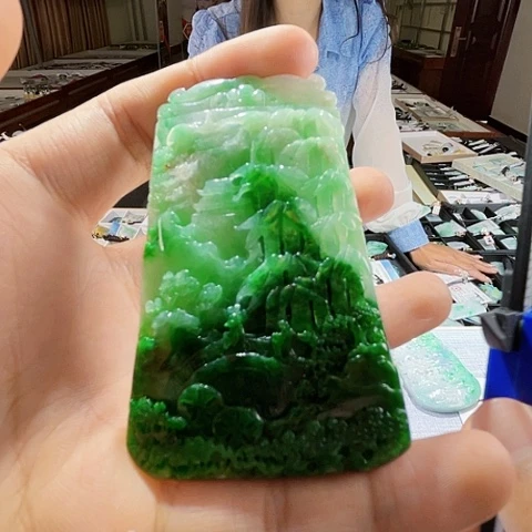 项圈未镶嵌翡翠一个