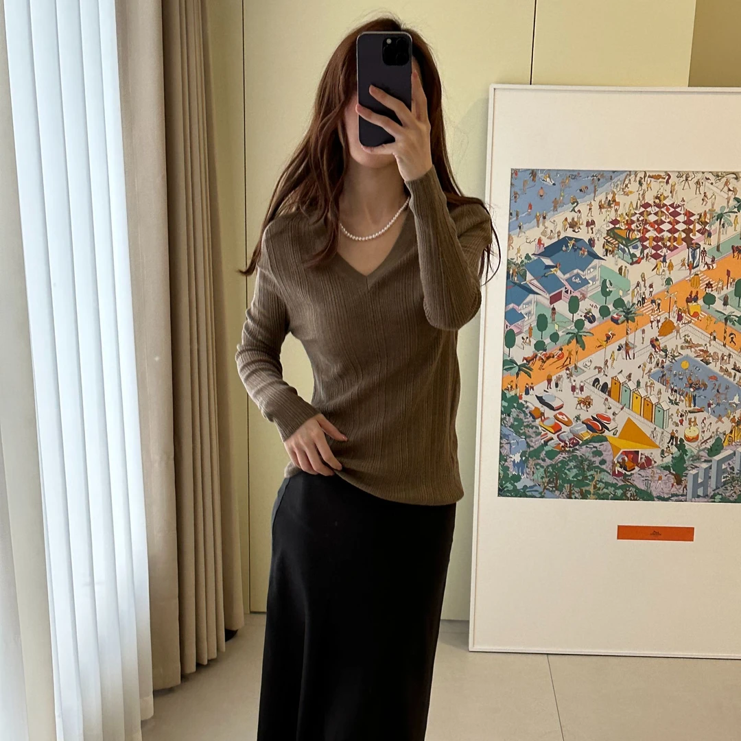 2025春款时尚百搭减龄打底超细羊毛设计感V领长袖针织外穿罩衫女