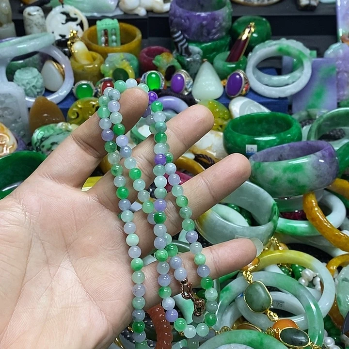 颈饰未镶嵌翡翠官方正规运回血放漏