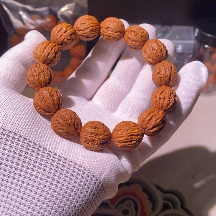 文玩核桃手串……22