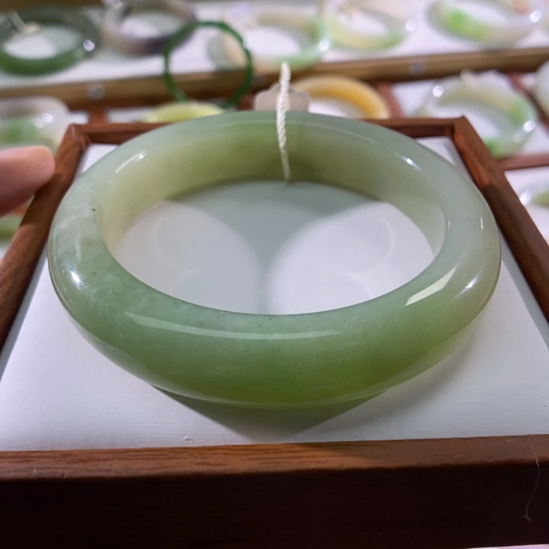 【闪购商品】未镶嵌手镯和田玉（翠青玉）
