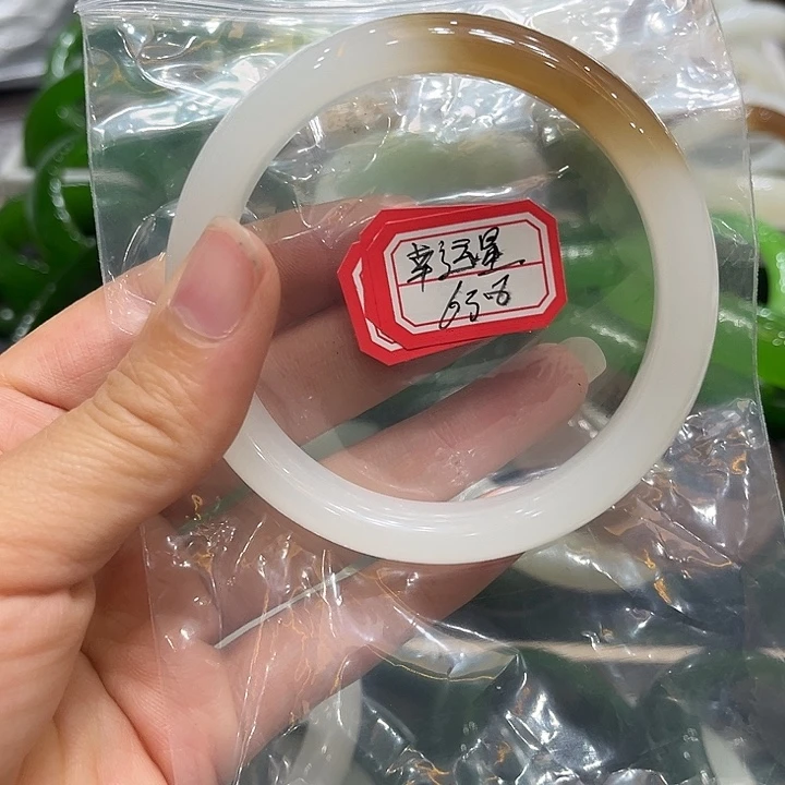 幸***姐未镶嵌手镯和田玉