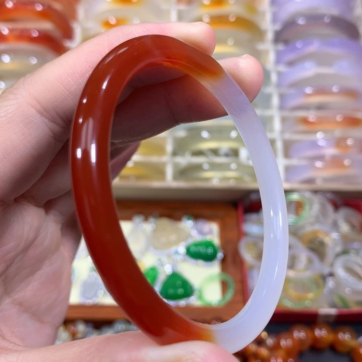 玛瑙/玉髓手镯未镶嵌