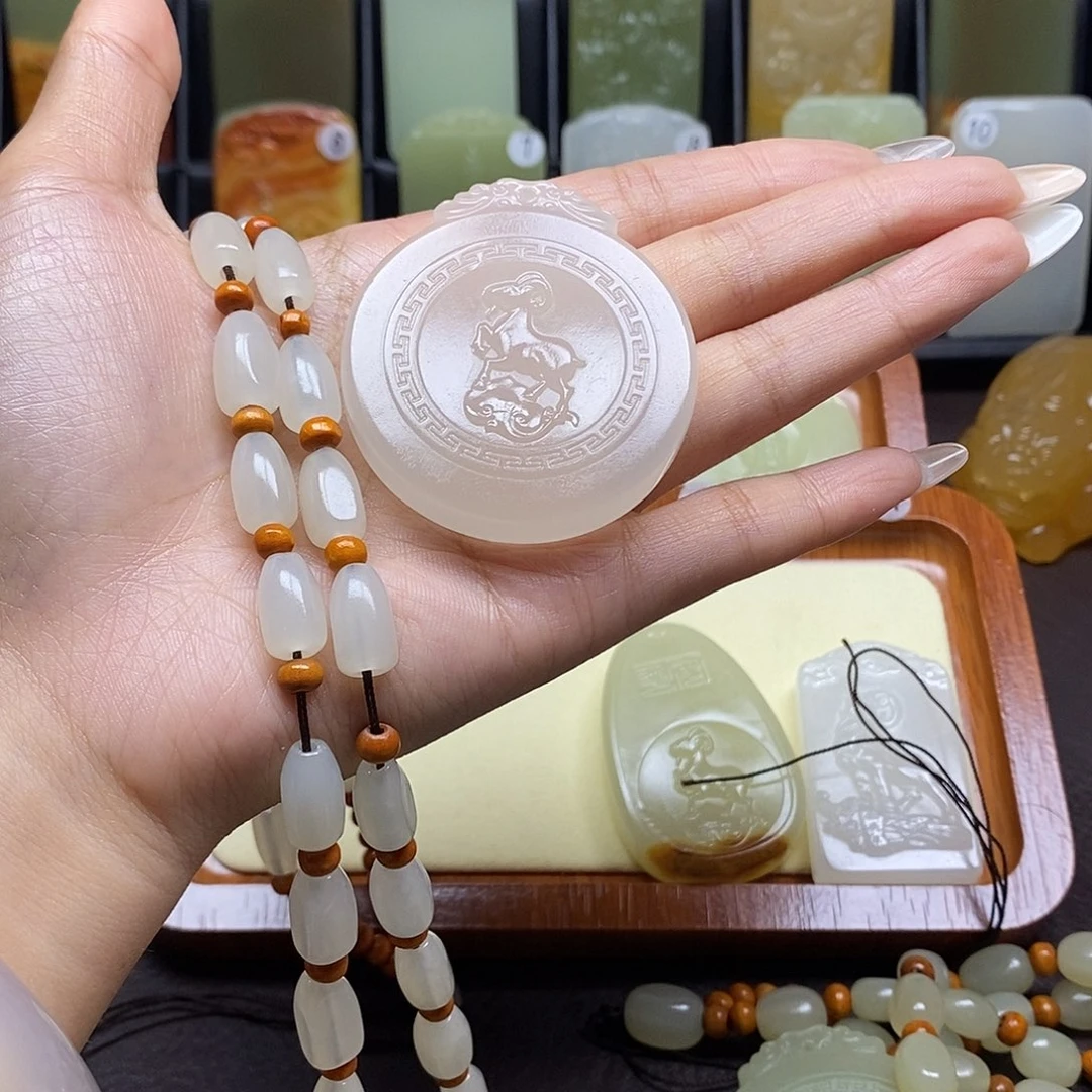 新疆昆仑山料方解石玉