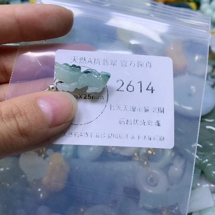 翡翠未镶嵌颈饰翡翠