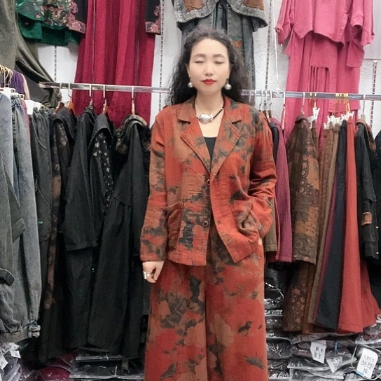 织绣招财猫麻西服套装红