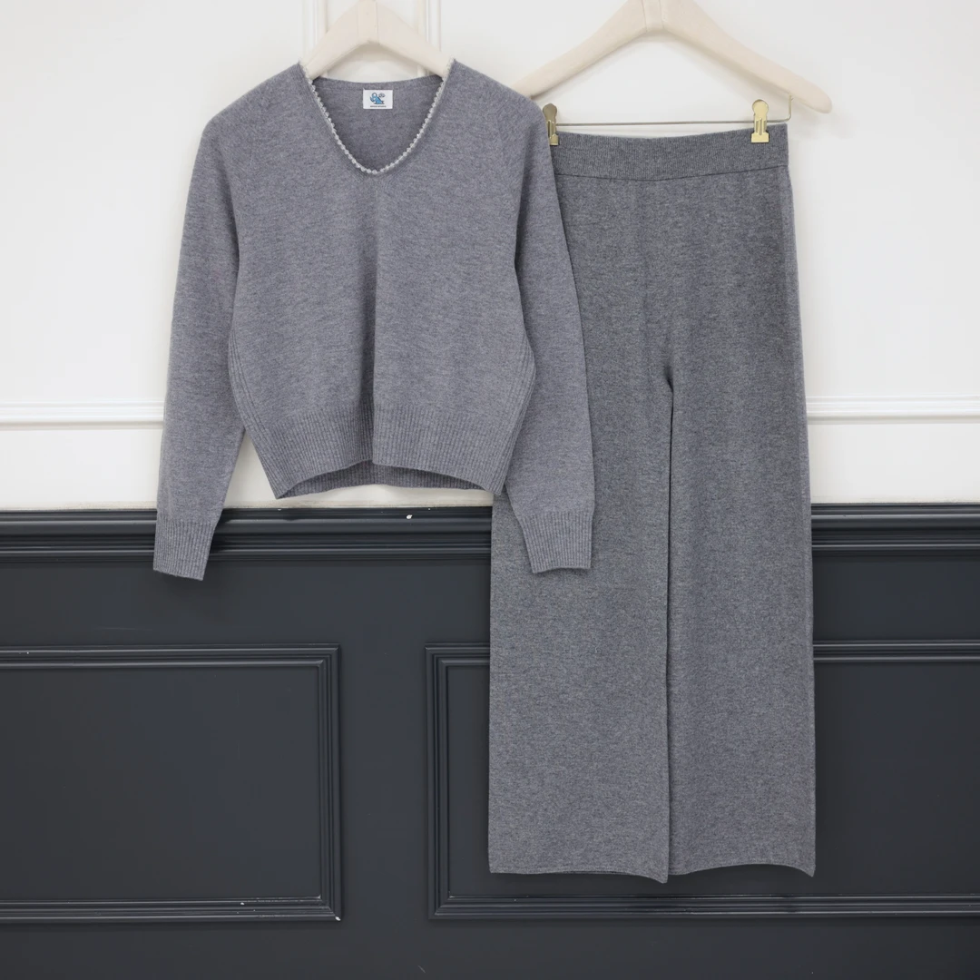 【壁虎姐】F240924新款 灰色V领手工钉珠上衣 松紧腰直筒裤套装