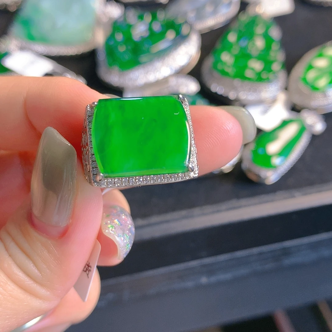 翡翠颈饰银S925镶嵌翡翠