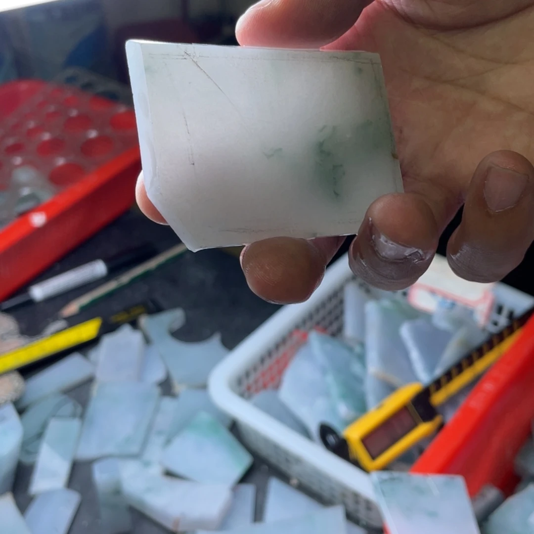 未镶嵌定制翡翠?**有