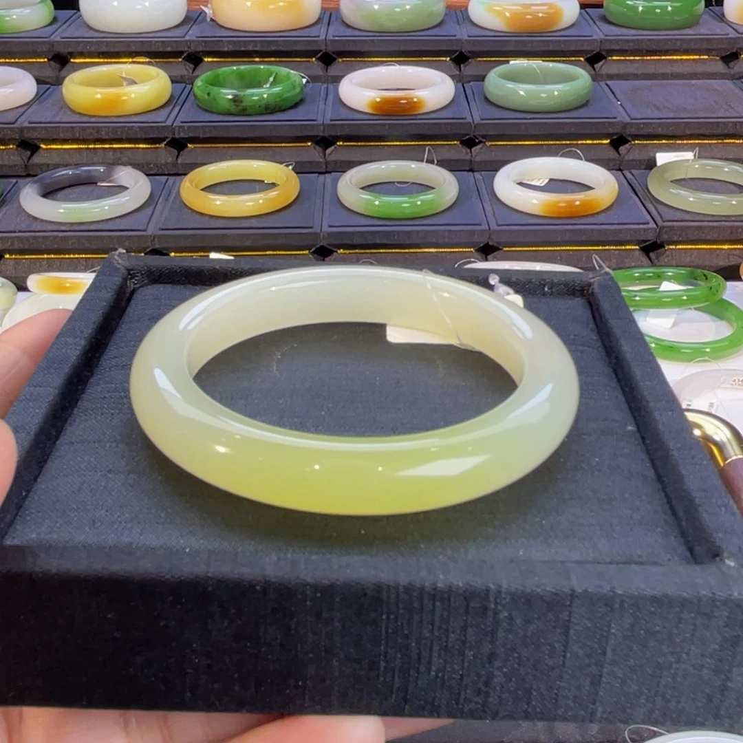 未镶嵌手镯和田玉小**～-黄口渐变