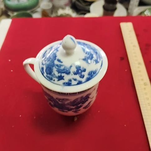 瓷片瓷片，各种摆件，均有瑕疵。沙锅！