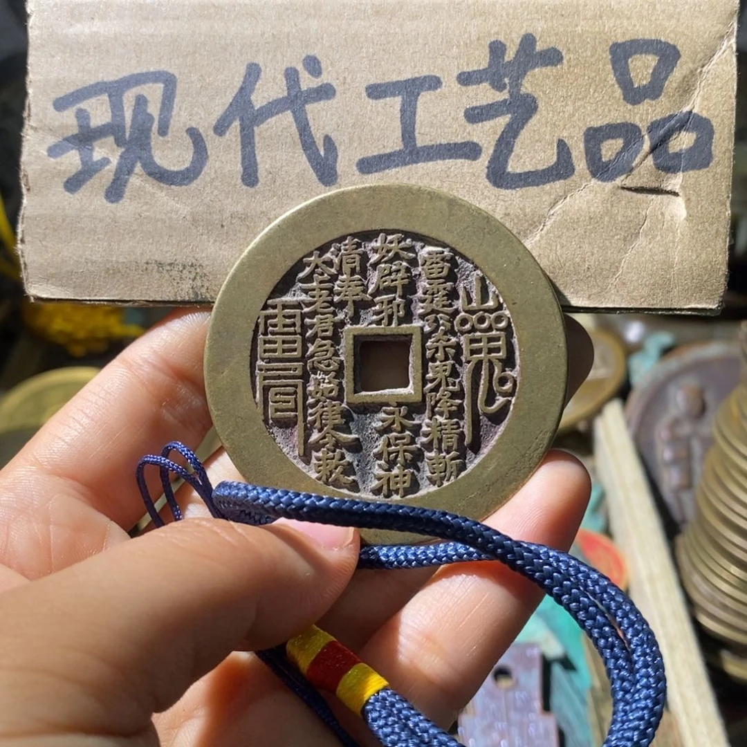 铜深***人现代工艺设计风格