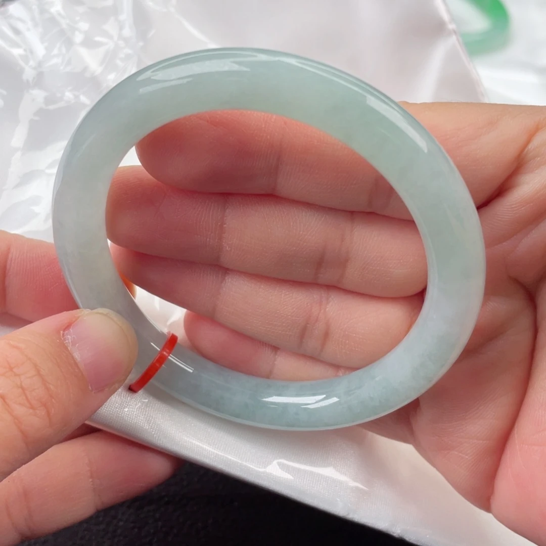 翡翠手镯未镶嵌56圈口