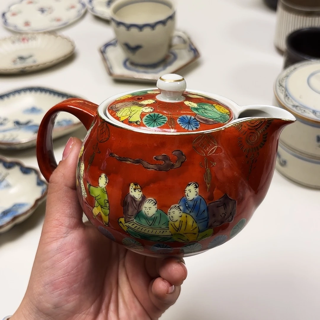 瓷                   茶壶