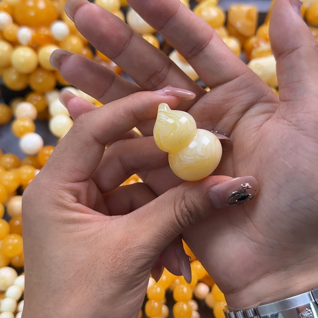 蜜蜡未镶嵌珠宝奇石