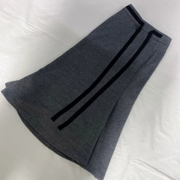 腰头两条黑飘带鱼尾半裙-果梓3030