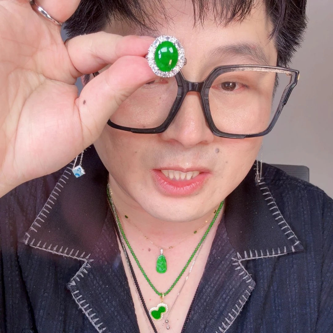 翡翠挂件未镶嵌一件