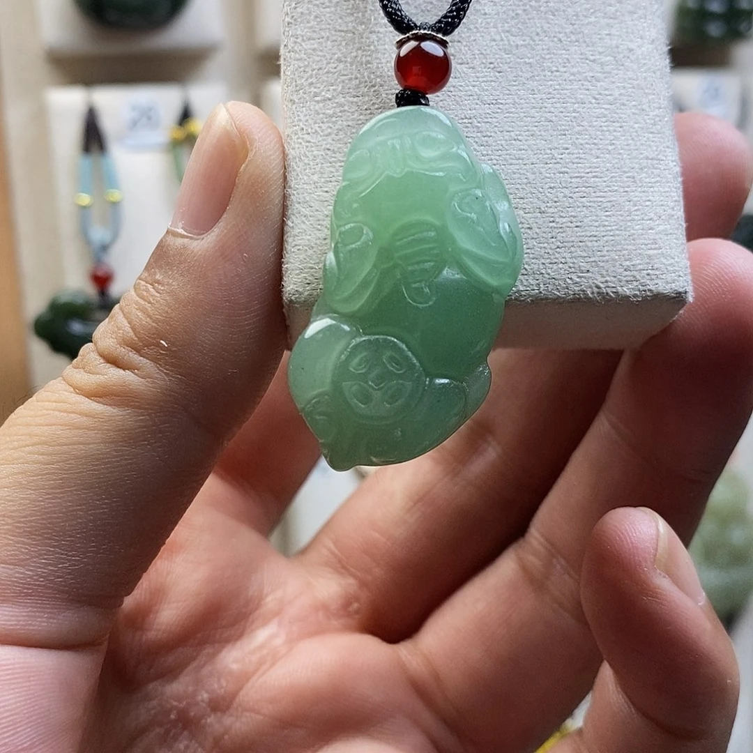 颈饰未镶嵌石英质玉