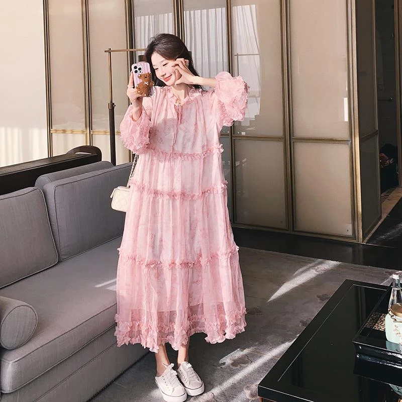 粉色碎花连衣裙女春秋2025新款法式温柔风甜美木耳边花朵大摆长裙