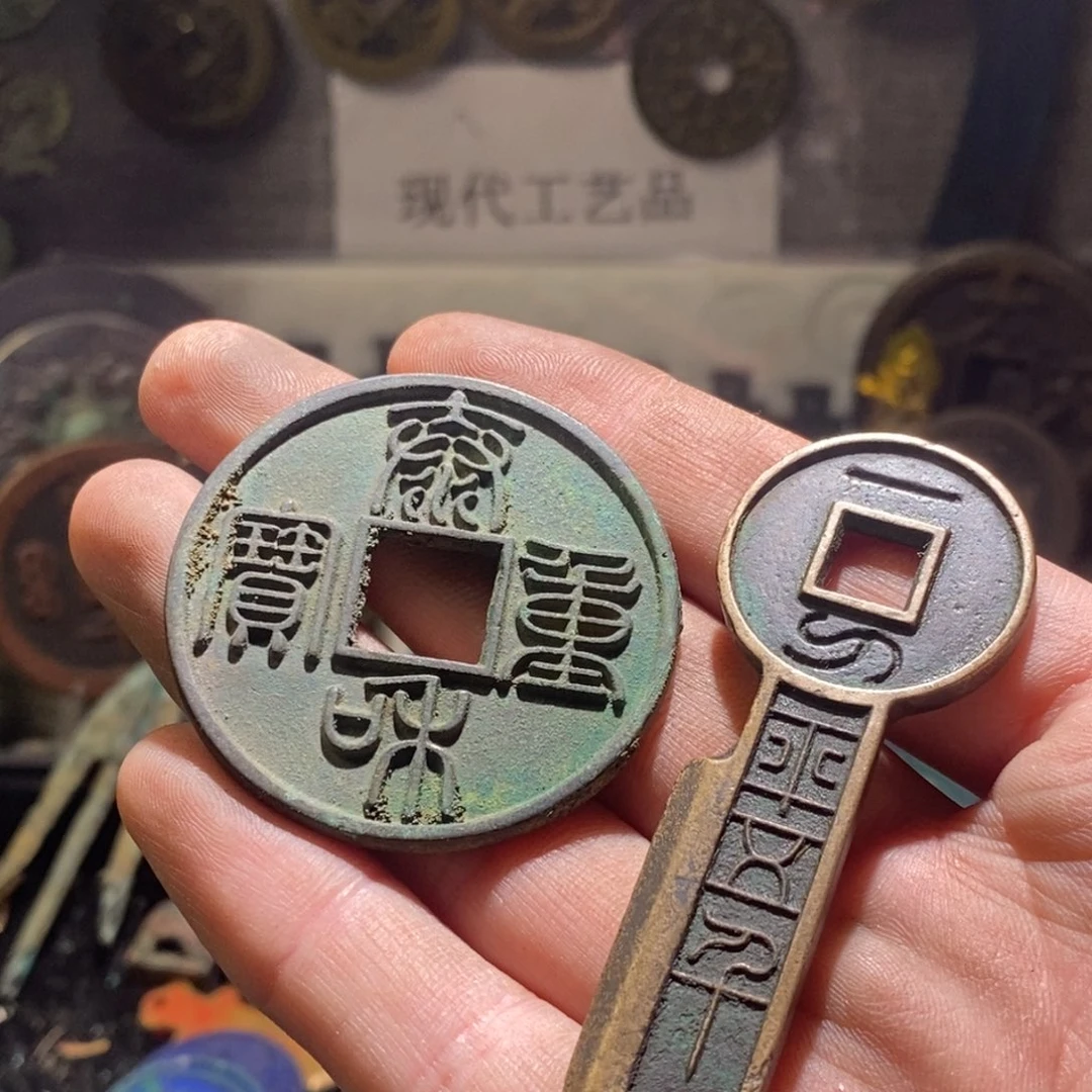 灰***呼铜现代仿制工艺品