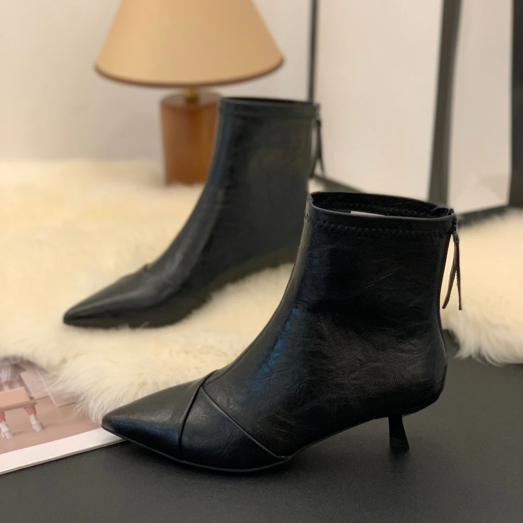 法式尖头洋气时尚拼接细跟马丁靴2025秋季新款轻奢气质百搭时装靴