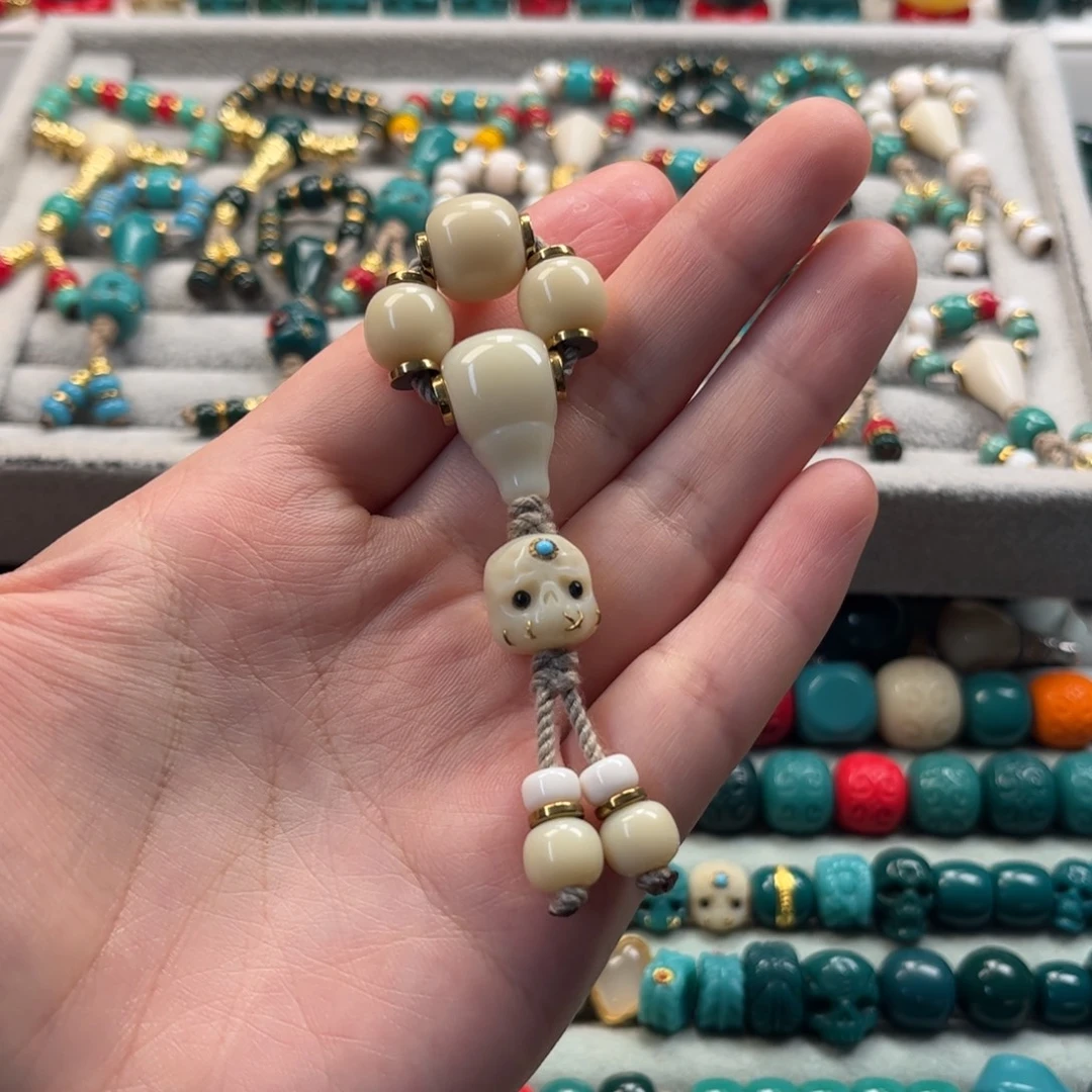 杨***生颈饰琉璃琉璃配饰