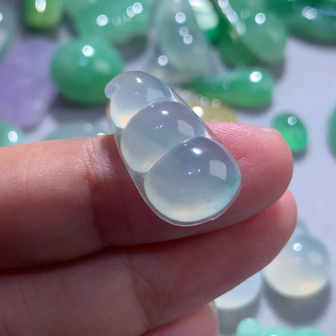 翡翠未镶嵌颈饰缅甸