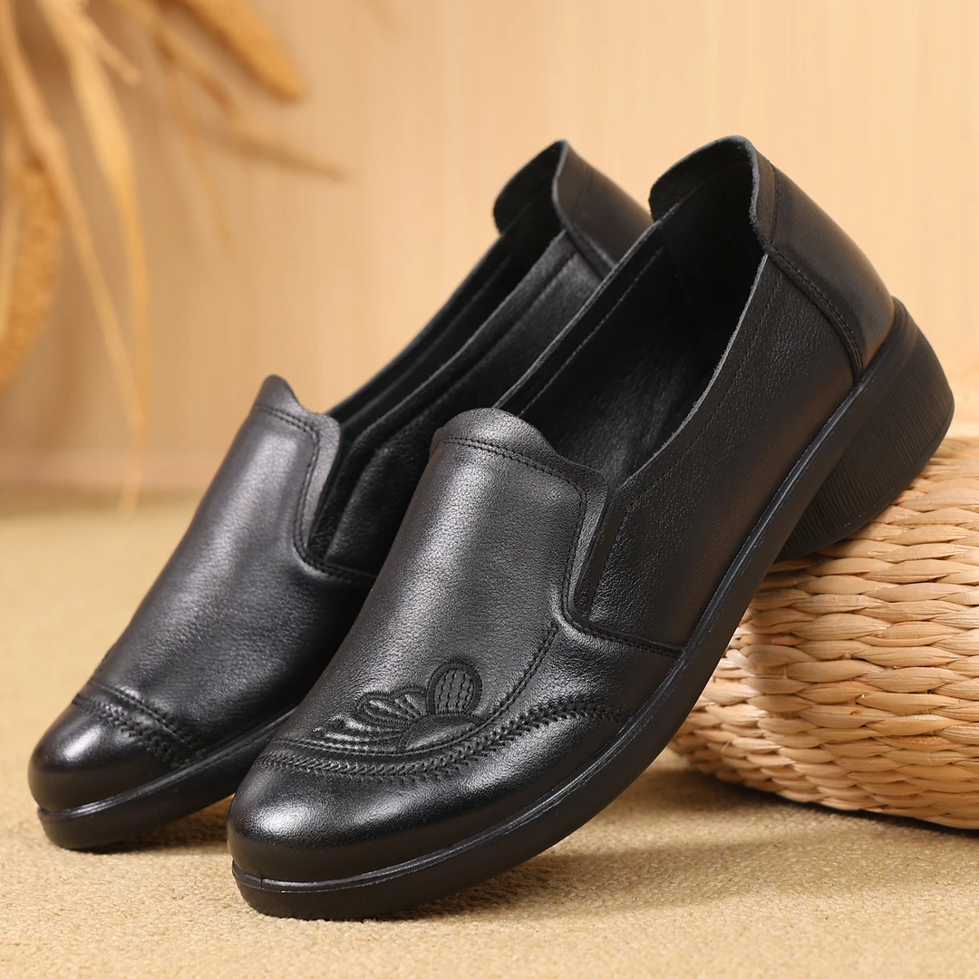 真皮软底妈妈鞋春秋款绣花百搭奶奶鞋软面舒适中软底软面真皮单鞋