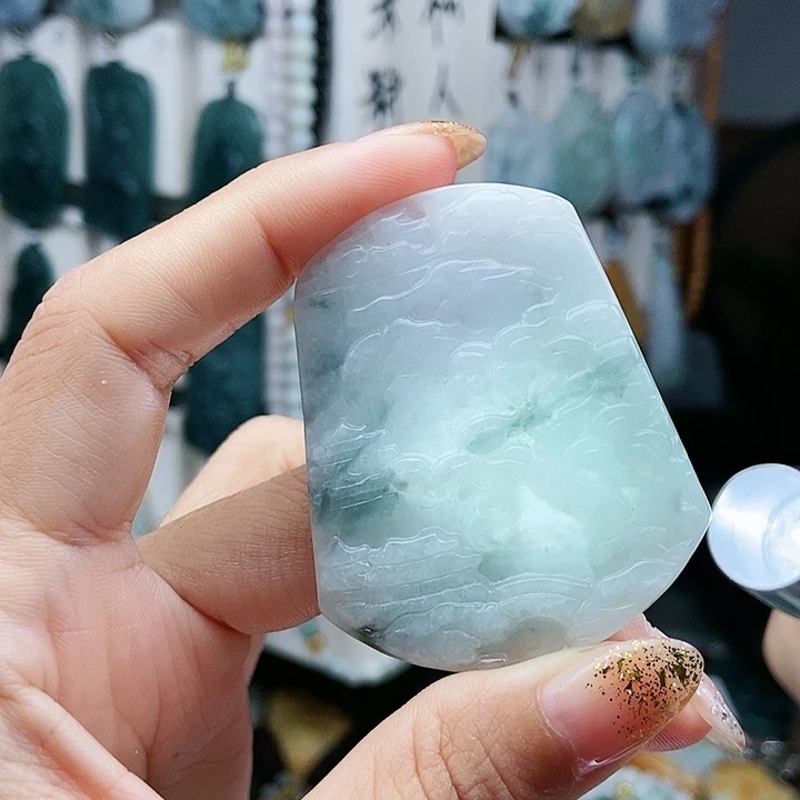 颈饰足铂镶嵌翡翠翡翠