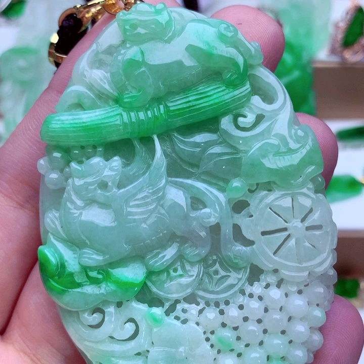 吊坠(不含链)未镶嵌翡翠