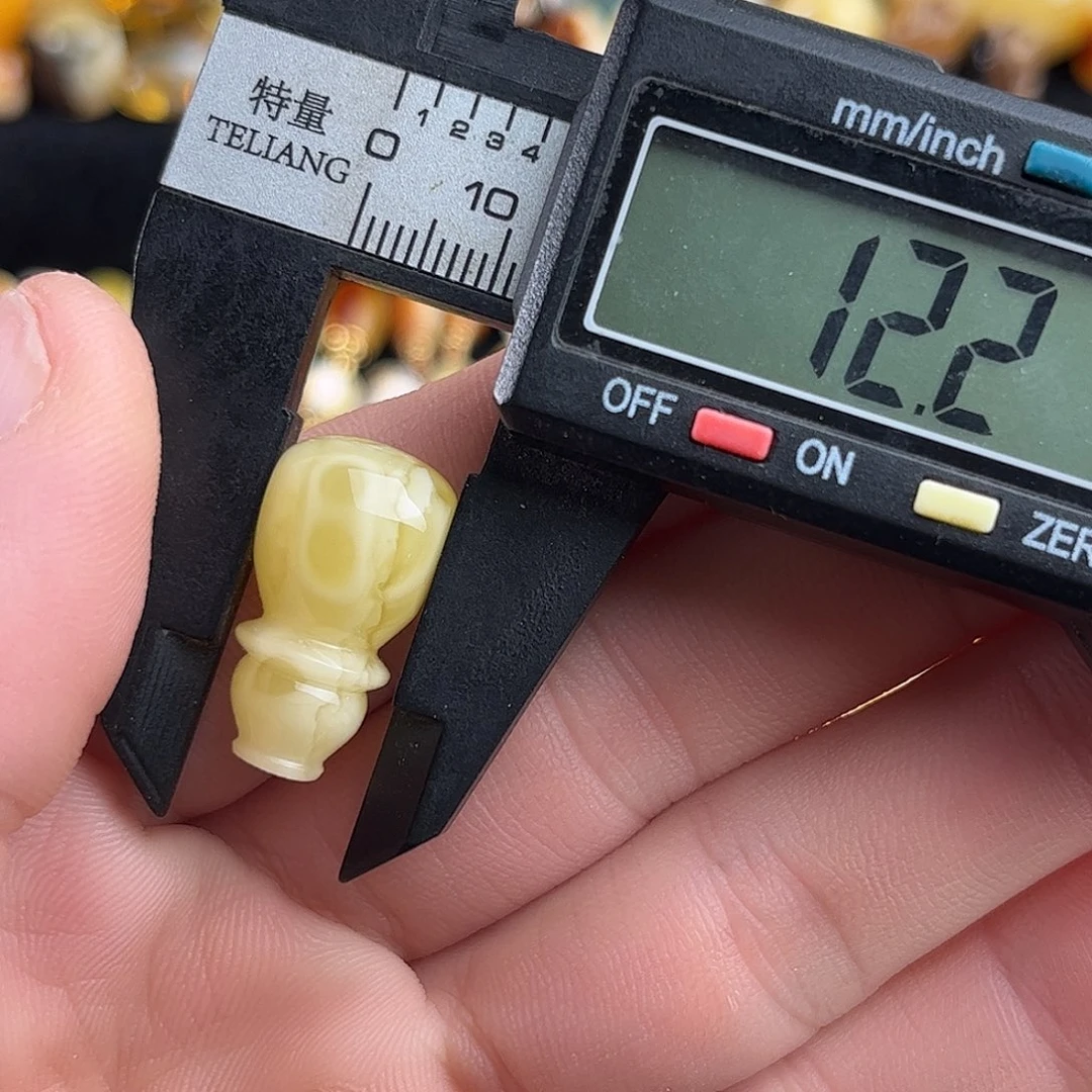 蜜蜡未镶嵌珠宝奇石