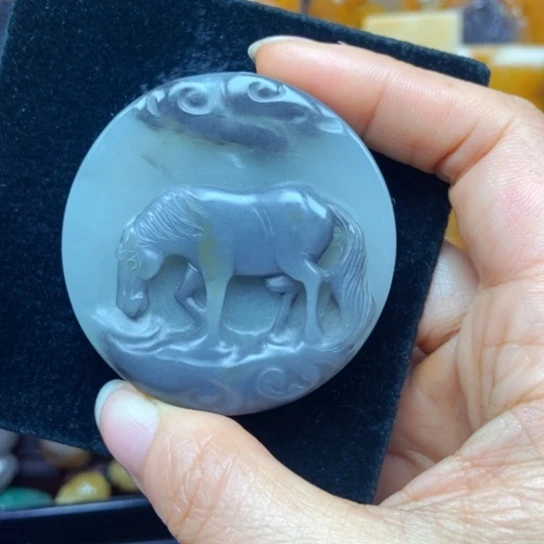 石英质玉（黄龙玉）未镶嵌颈饰