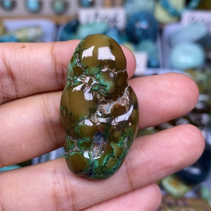 未镶嵌绿松石颈饰