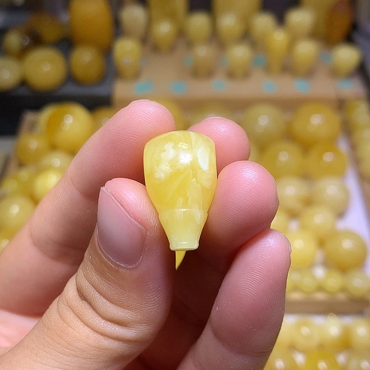 裸石蜜蜡未镶嵌天然俄料黄白花蜜蜡三通12.7左右