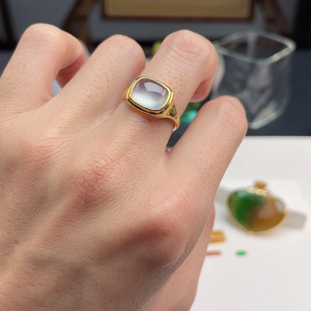 翡翠18K金镶嵌戒指