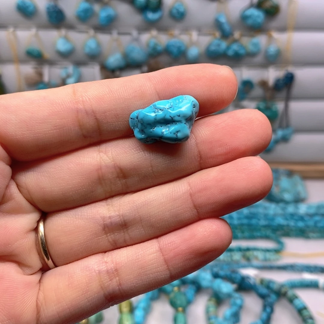 苏***梓未镶嵌绿松石原矿