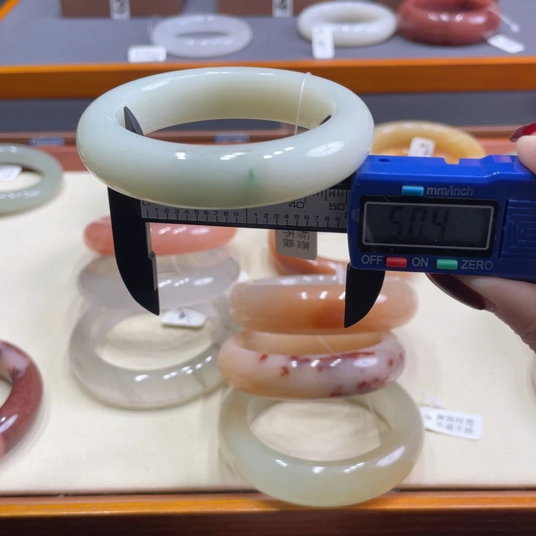 未镶嵌手镯石英质玉