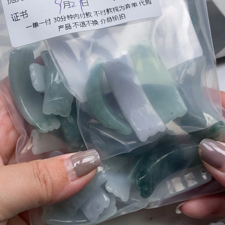 浅***莉翡翠未镶嵌颈饰天然翡翠