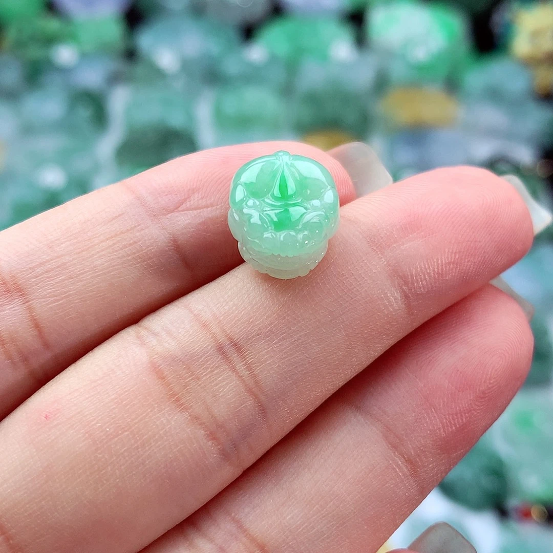 知***乐翡翠未镶嵌颈饰翡翠